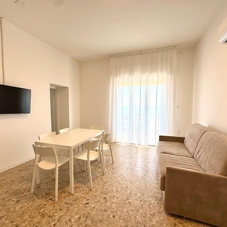 Villa Fronte Mare-Carraro Immobiliare Jesolo - Family Apartments Exterior photo