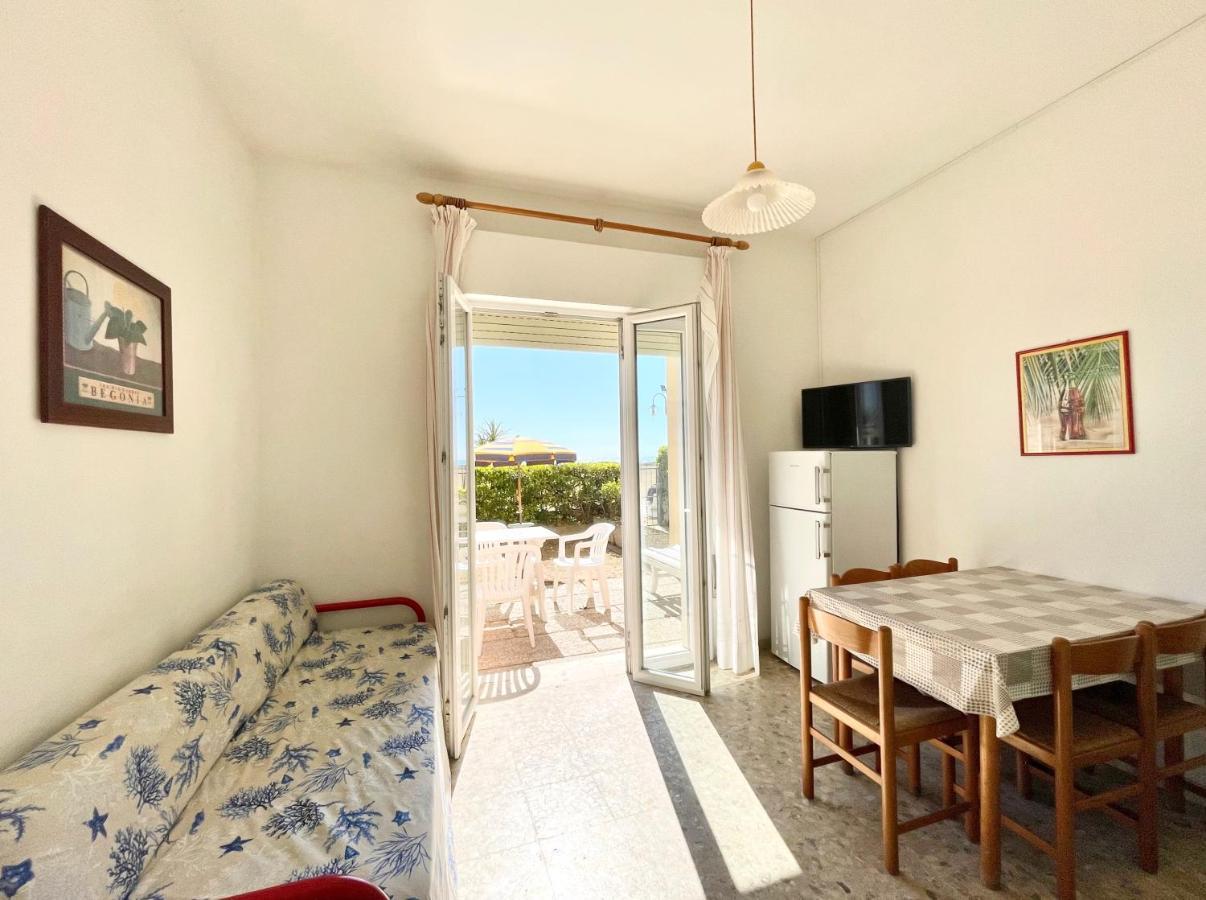 Villa Fronte Mare-Carraro Immobiliare Jesolo - Family Apartments Exterior photo