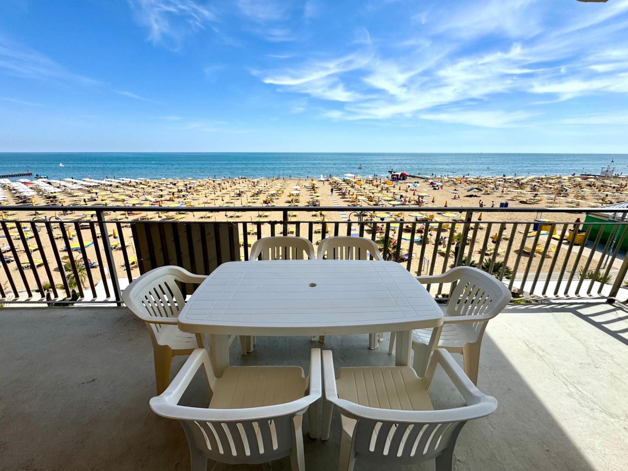 Villa Fronte Mare-Carraro Immobiliare Jesolo - Family Apartments Exterior photo