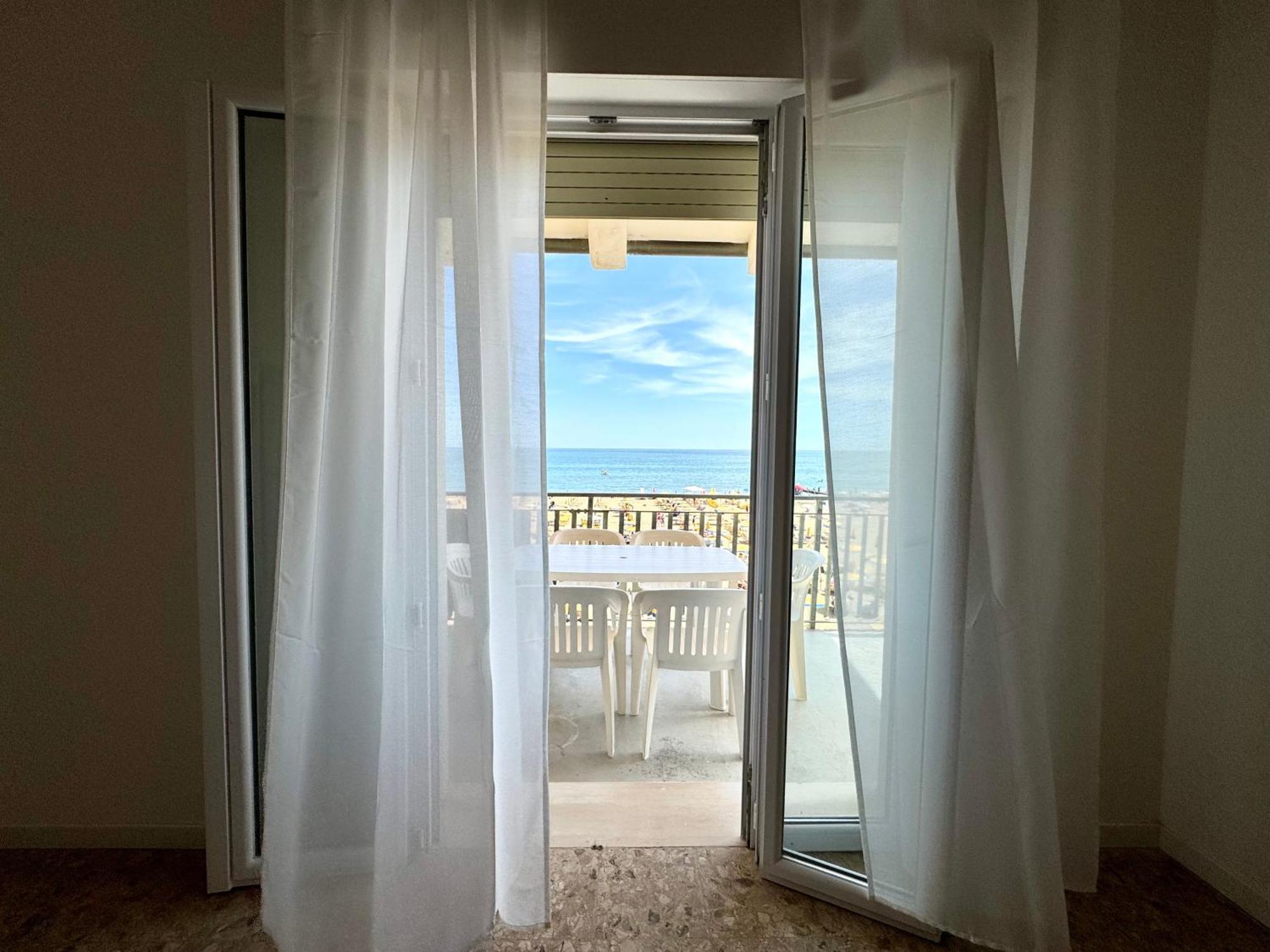 Villa Fronte Mare-Carraro Immobiliare Jesolo - Family Apartments Exterior photo