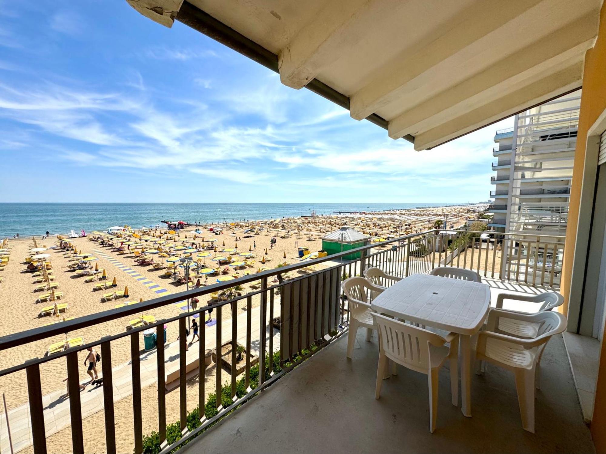 Villa Fronte Mare-Carraro Immobiliare Jesolo - Family Apartments Exterior photo